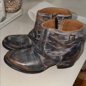Freebird Stylish Distressed Ankle Boots